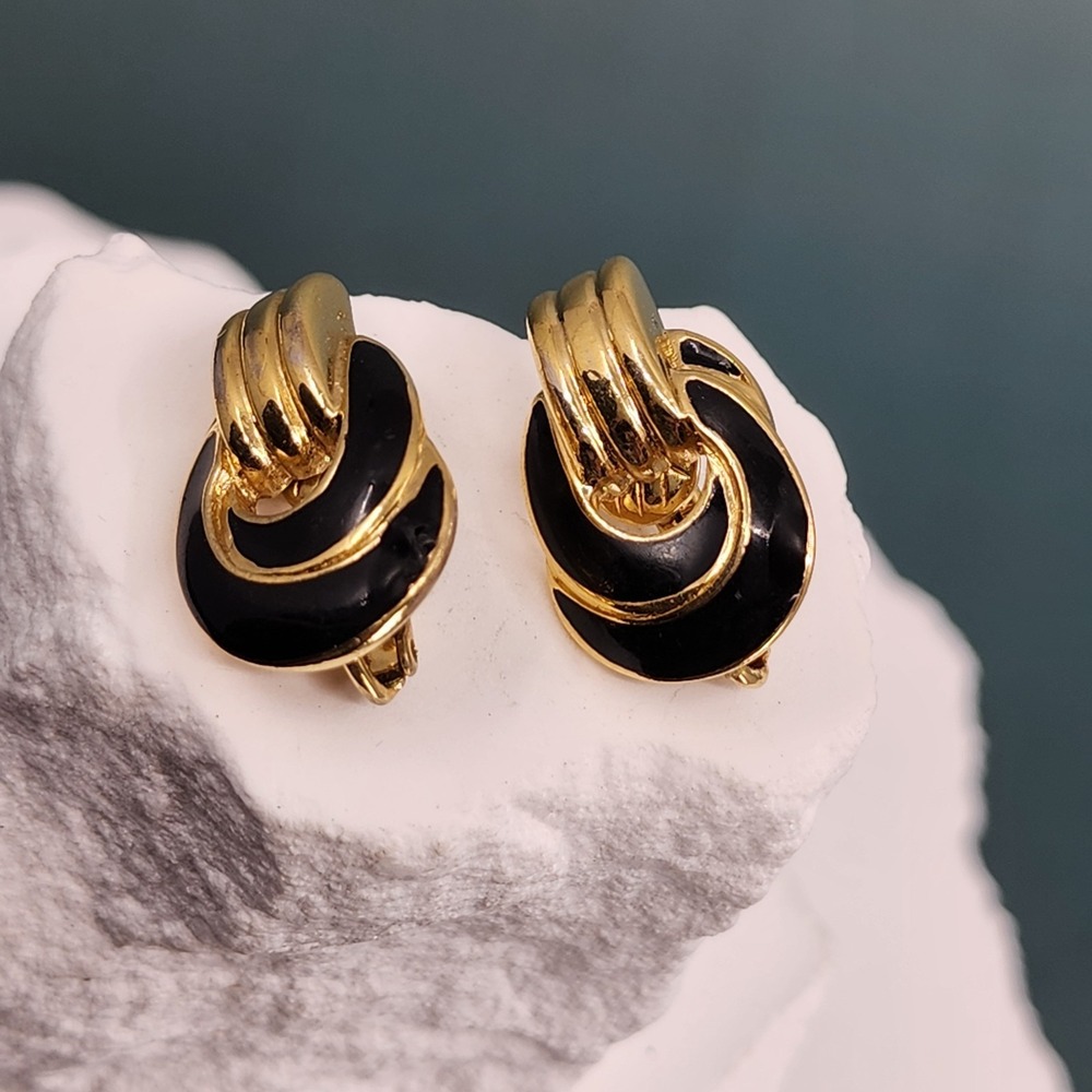Trifari Black Enamel Gold Tone Clip On Earrings Swirl Retro Statement Vintage